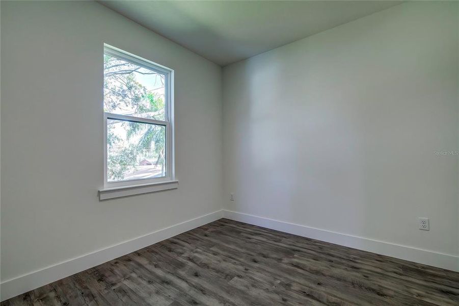 Spacious, unfurnished interior of a new home in , Tampa (Image 6).