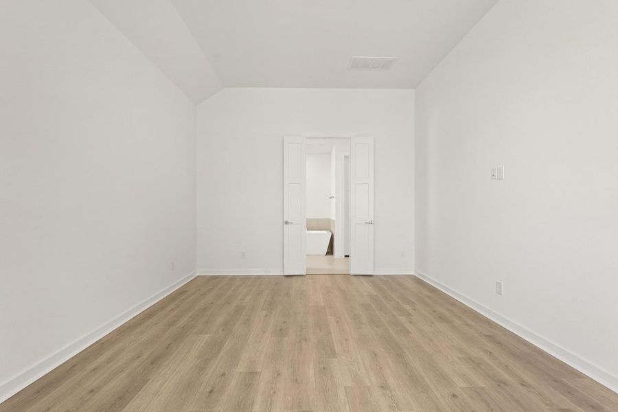 Spacious, unfurnished interior of a new home in Kresston: 55ft. lots, Magnolia (Image 15).