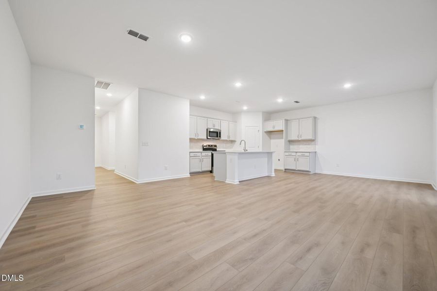 6-web-or-mls-Salers Loop-S1703-006 6-web-or-mls-Salers Loop-S1703-006