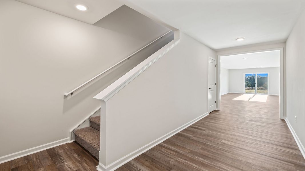 Spacious, unfurnished interior of a new home in Cloverdale Hills, Piedmont (Image 12).