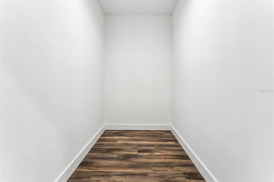 Spacious, unfurnished interior of a new home in , Tampa (Image 35).