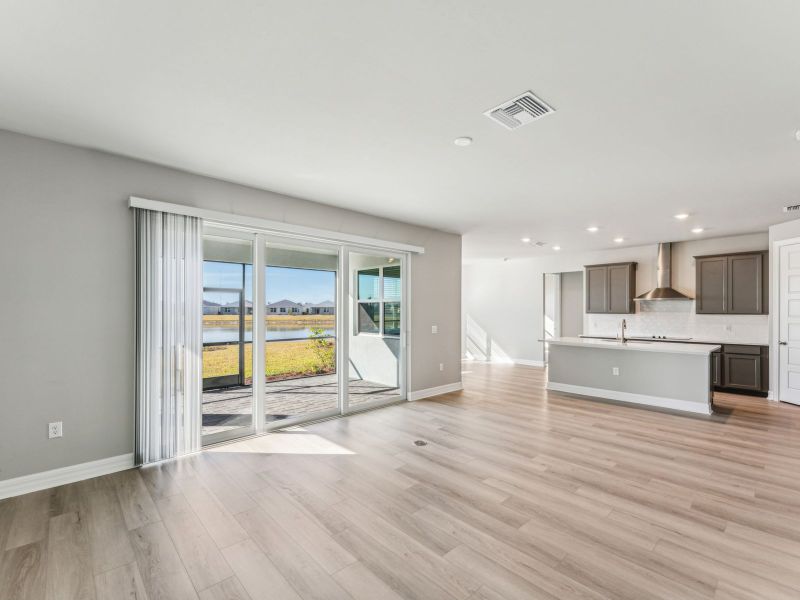 Spacious, unfurnished interior of a new home in Crescent Lakes - Signature Series, Punta Gorda (Image 13).