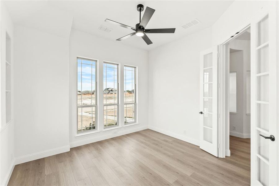 Spacious, unfurnished interior of a new home in Crystal Lake Estates, Red Oak (Image 17).