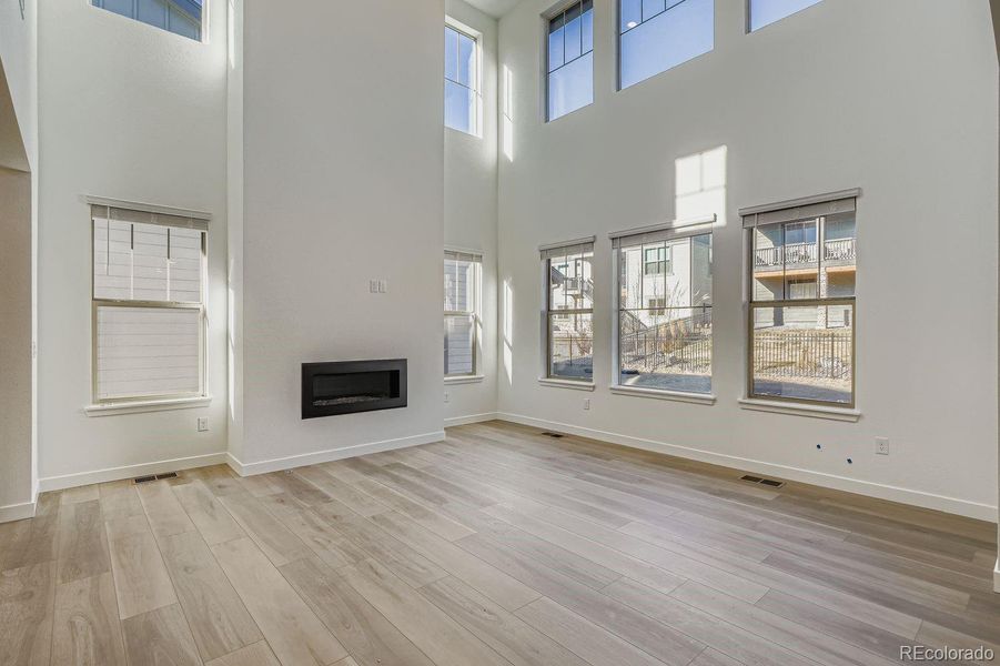 Spacious, unfurnished interior of a new home in Red Rocks Ranch, Morrison (Image 10).