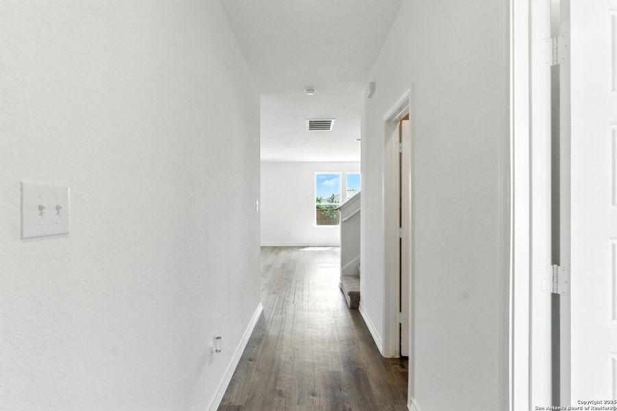 Spacious, unfurnished interior of a new home in Corley Farms, Boerne (Image 10).