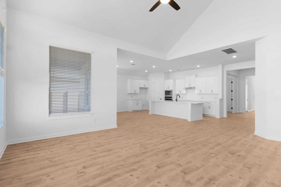 Spacious, unfurnished interior of a new home in Highland Village, Georgetown (Image 16).