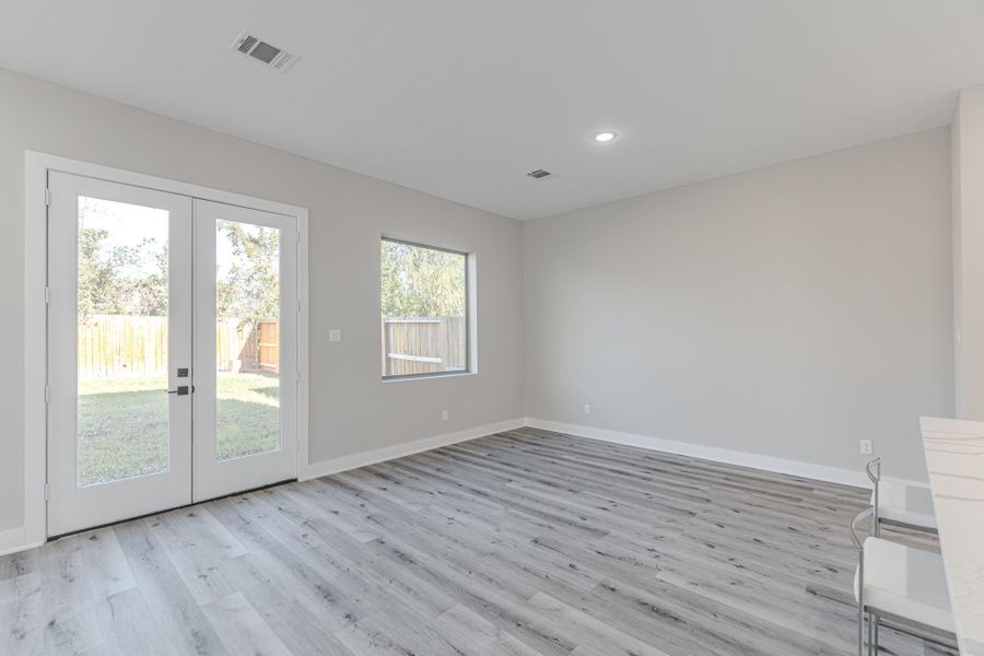Spacious, unfurnished interior of a new home in , Houston (Image 28).