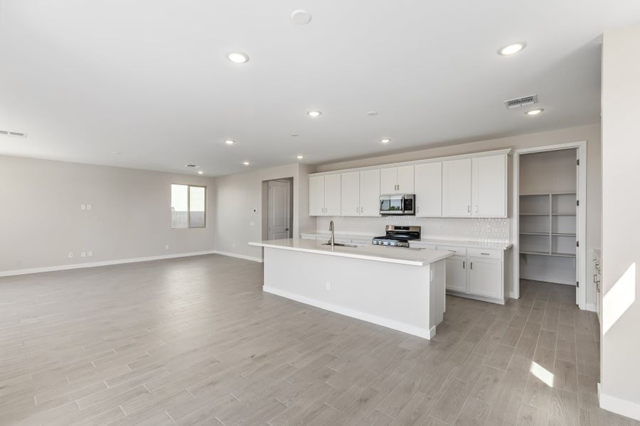 Furnished interior view inside a new home in Rialta, Mesa (Image 3).