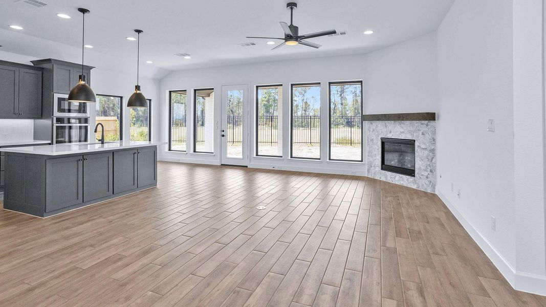 Spacious, unfurnished interior of a new home in Artavia 55' - Valencia, Conroe (Image 8). Spacious, unfurnished interior of a new home in Artavia 55' - Valencia, Conroe (Image 8).