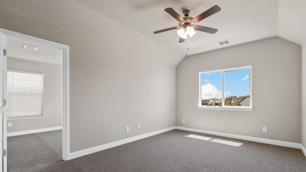 Spacious, unfurnished interior of a new home in Rock Creek Ranch, Fort Worth (Image 27). Spacious, unfurnished interior of a new home in Rock Creek Ranch, Fort Worth (Image 27).