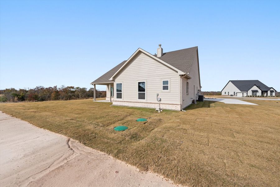 Exterior details and patio area of a home in Eagle Ridge Estates, Weatherford (Image 27).