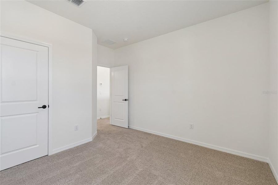 Spacious, unfurnished interior of a new home in Eastlyn, Bradenton (Image 8).