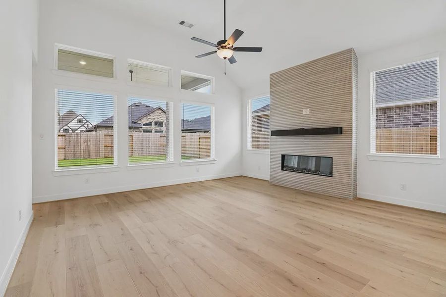 Spacious, unfurnished interior of a new home in Parkside on the River, Georgetown (Image 15).