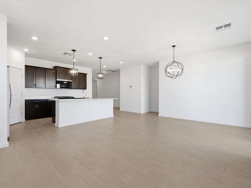 Spacious, unfurnished interior of a new home in Mountain View Estates Reserve Series, Buckeye (Image 9).