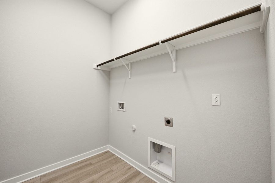 Spacious, unfurnished interior of a new home in Heritage, Dripping Springs (Image 41).