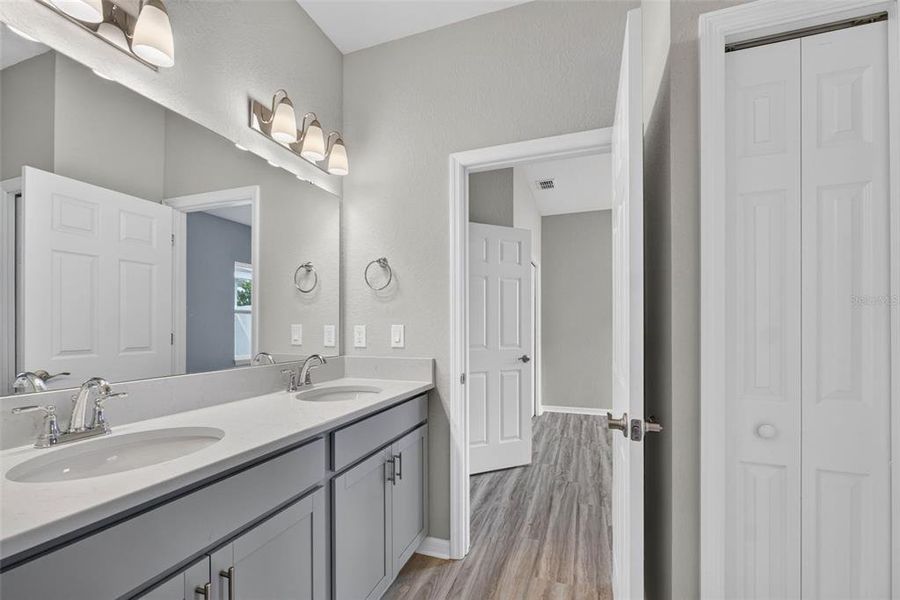 Furnished interior view inside a new home in , Davenport (Image 44).