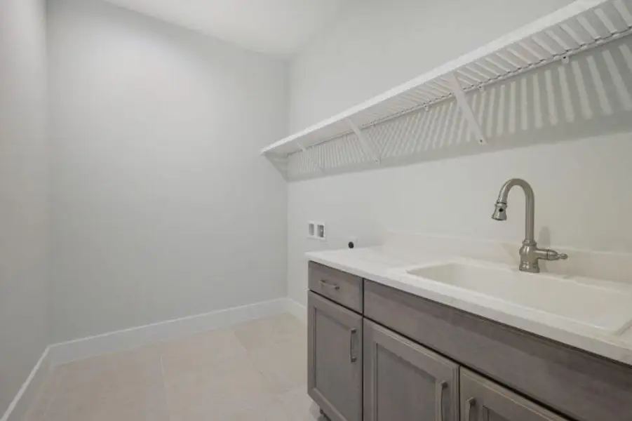Image 21 of a home in Aqua.