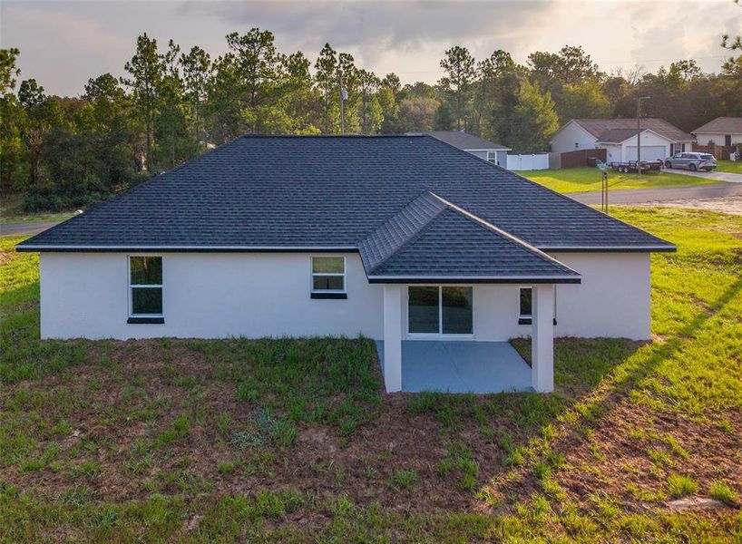 Exterior details and patio area of a home in , Dunnellon (Image 28).