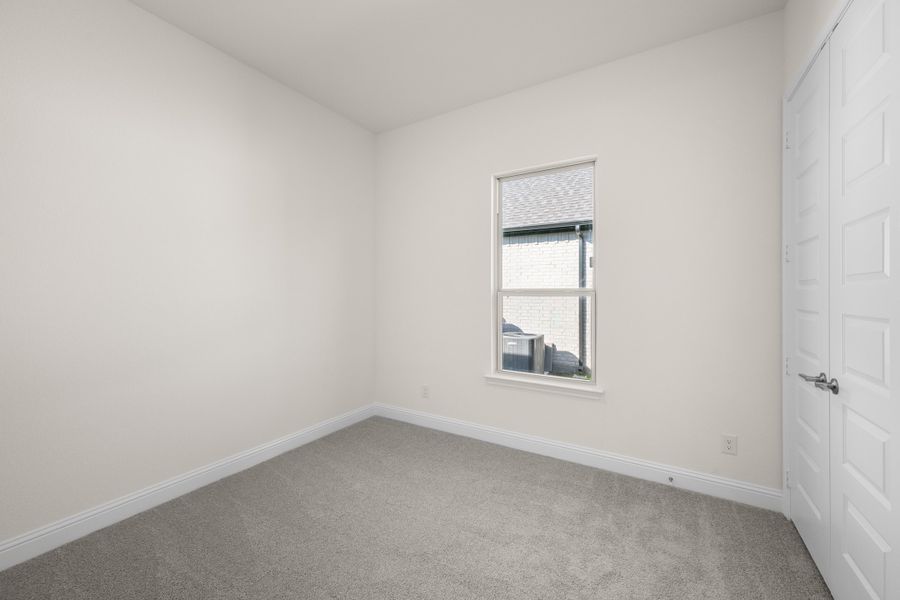 Spacious, unfurnished interior of a new home in Sheppard's Place, Waxahachie (Image 26).