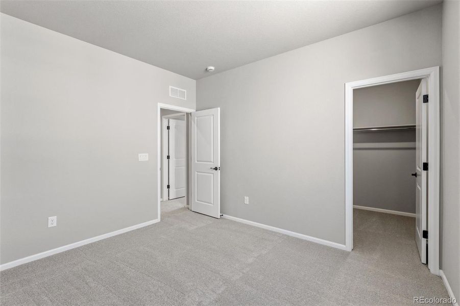 Spacious, unfurnished interior of a new home in , Aurora (Image 27).