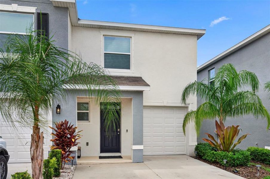 Exterior details and patio area of a home in , Apollo Beach (Image 30).