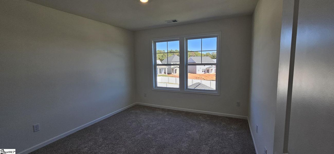 Spacious, unfurnished interior of a new home in Sedona, Greenville (Image 16).