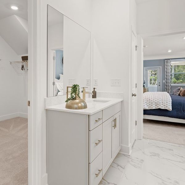 2517 Brunswick Owners Bath 2of2 F1