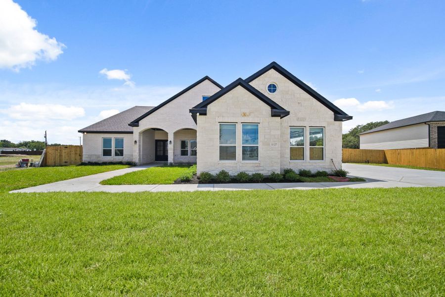 Front exterior of a home in the Blue Jay's Landing community, located in Needville, TX (Image 1).
