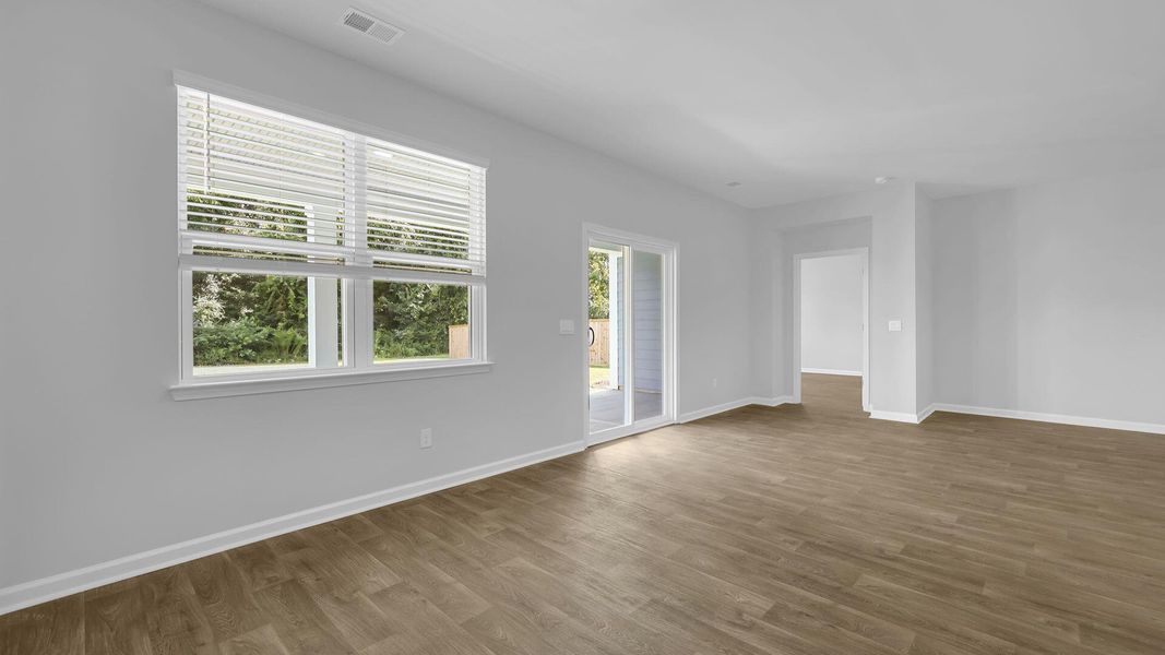 Spacious, unfurnished interior of a new home in Sheep Island, Summerville (Image 17).