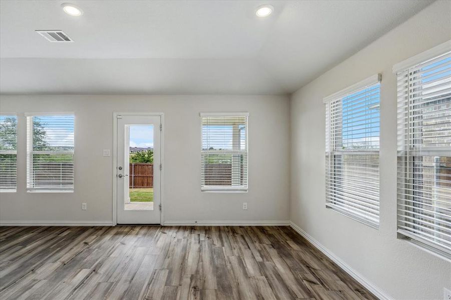 Spacious, unfurnished interior of a new home in Cibolo Hills, Fort Worth (Image 25).