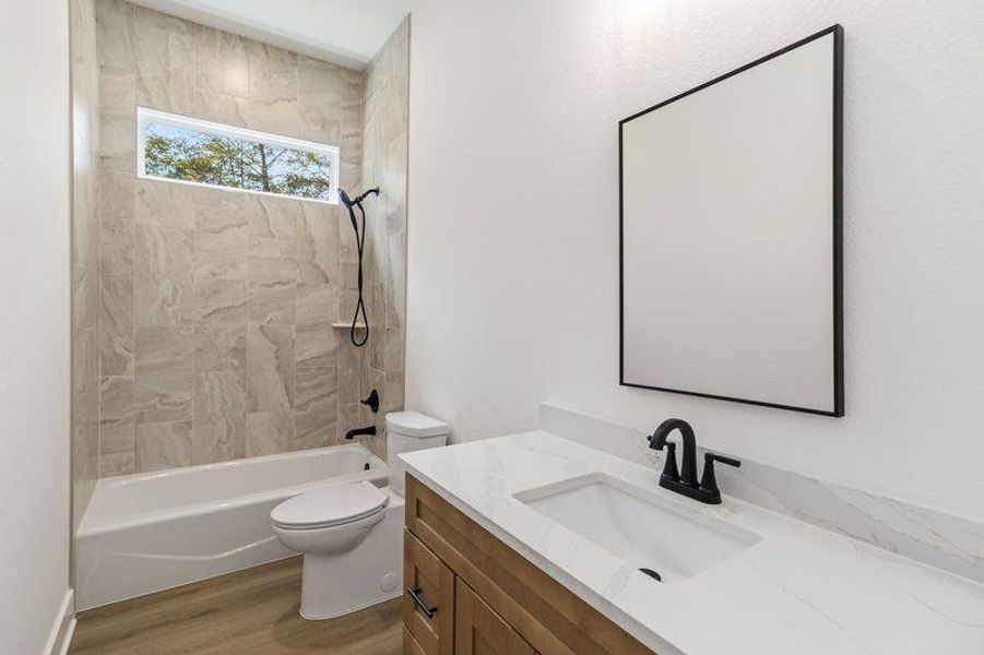 Full bath in the Hall