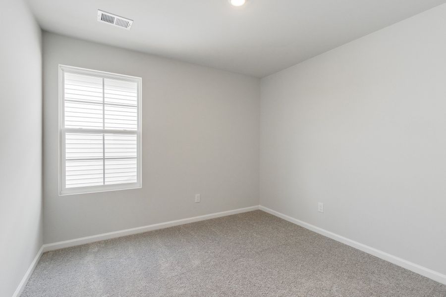 Spacious, unfurnished interior of a new home in Bluefield, Lexington (Image 32).