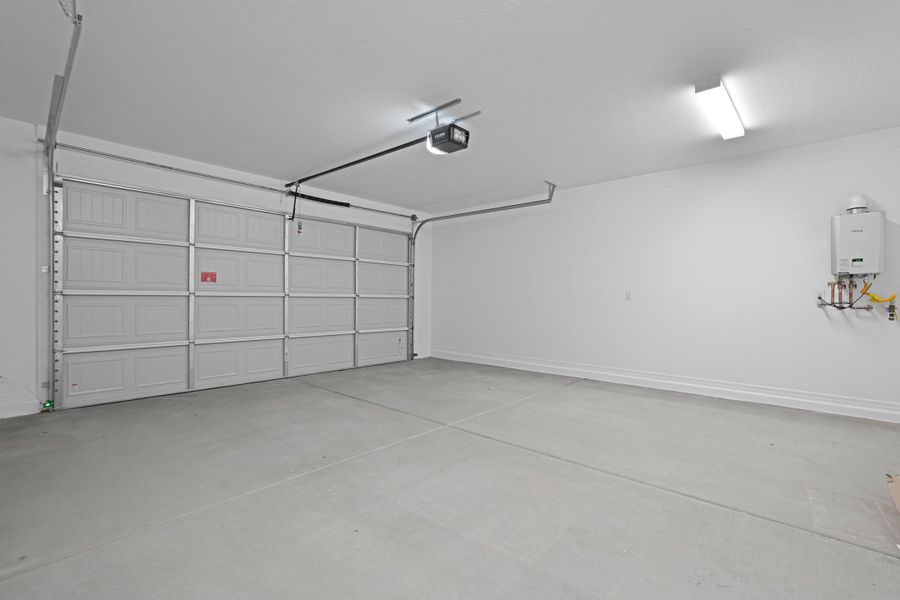 Spacious, unfurnished interior of a new home in Artisan at Asante Discovery Collection, Surprise (Image 43). Spacious, unfurnished interior of a new home in Artisan at Asante Discovery Collection, Surprise (Image 43).