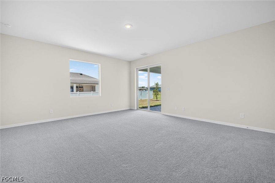 Spacious, unfurnished interior of a new home in Cape Coral, Cape Coral (Image 24).