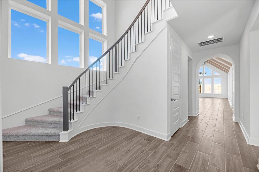 Spacious, unfurnished interior of a new home in Elyson, Katy (Image 15).