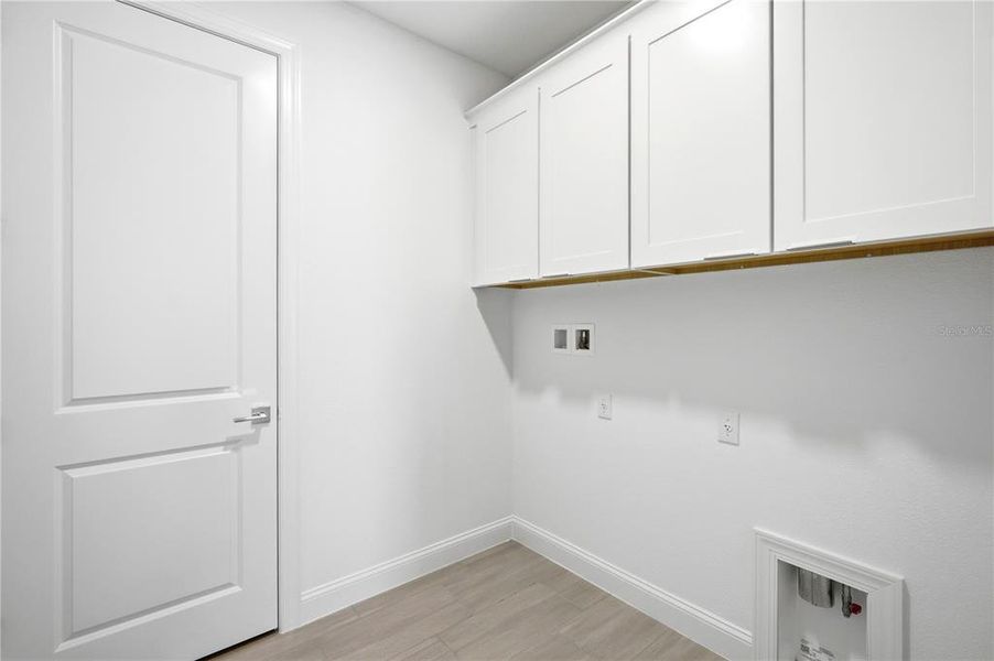 Spacious, unfurnished interior of a new home in , Apollo Beach (Image 25).