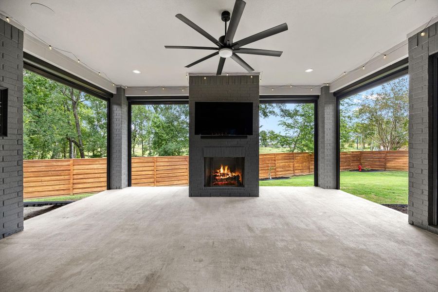 Another view of the beautiful and private outdoor living. This has the screens up. Another view of the beautiful and private outdoor living. This has the screens up.