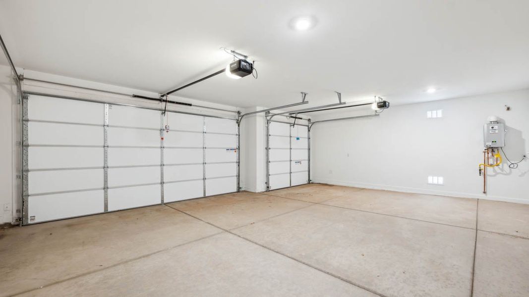 Spacious, unfurnished interior of a new home in Magma Ranch Vistas, Florence (Image 26).