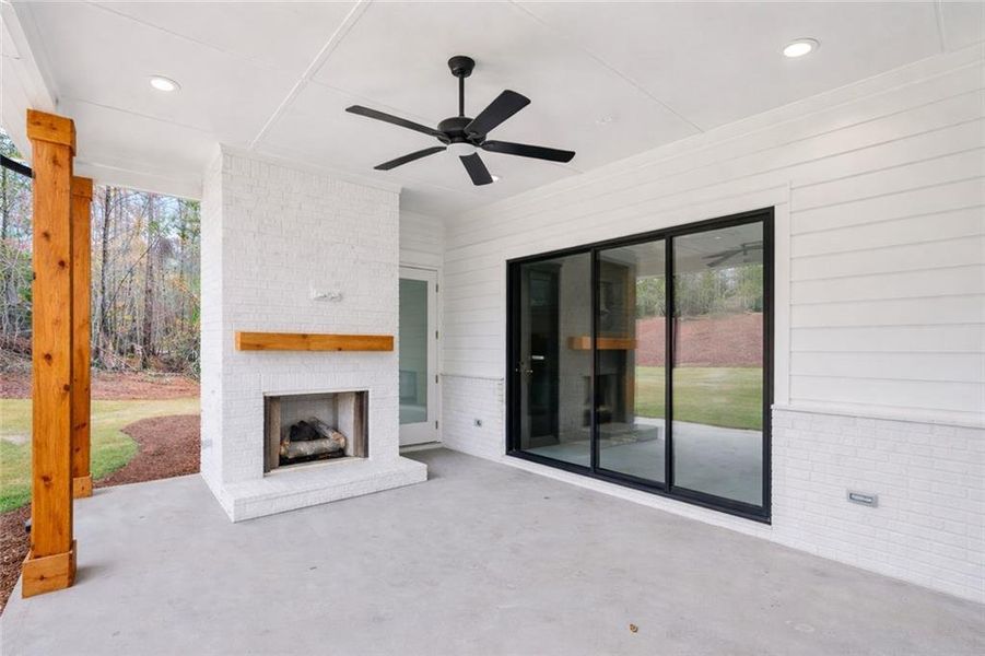 Exterior details and patio area of a home in , Jefferson (Image 3).