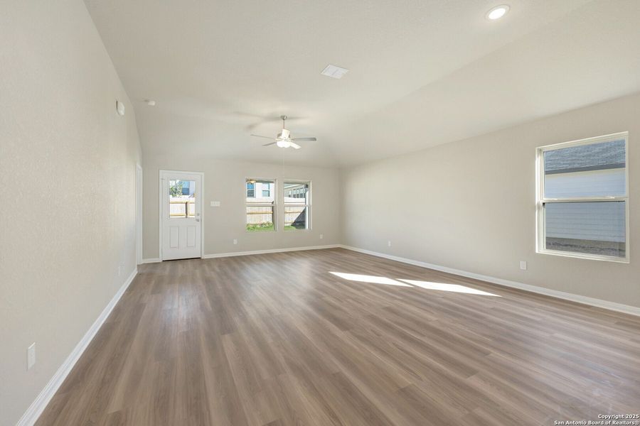 Spacious, unfurnished interior of a new home in Greenspoint Heights, Seguin (Image 30).