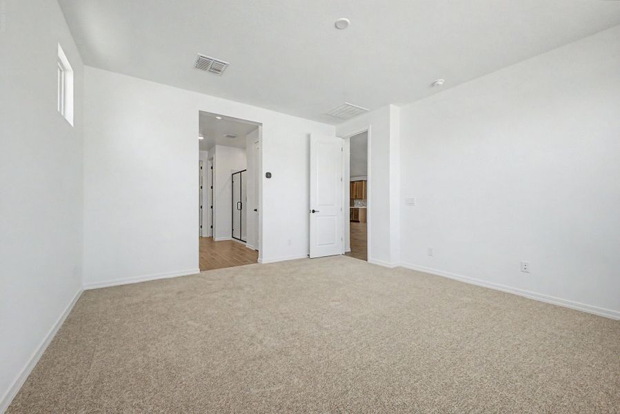 Spacious, unfurnished interior of a new home in White Tank Vistas, Waddell (Image 15).