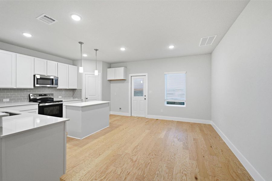 Spacious, unfurnished interior of a new home in Hunters Glen, Jarrell (Image 23).