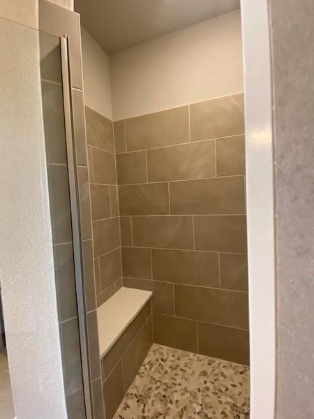 sales - 1908 Vittoria - spec - main bathroom shower2