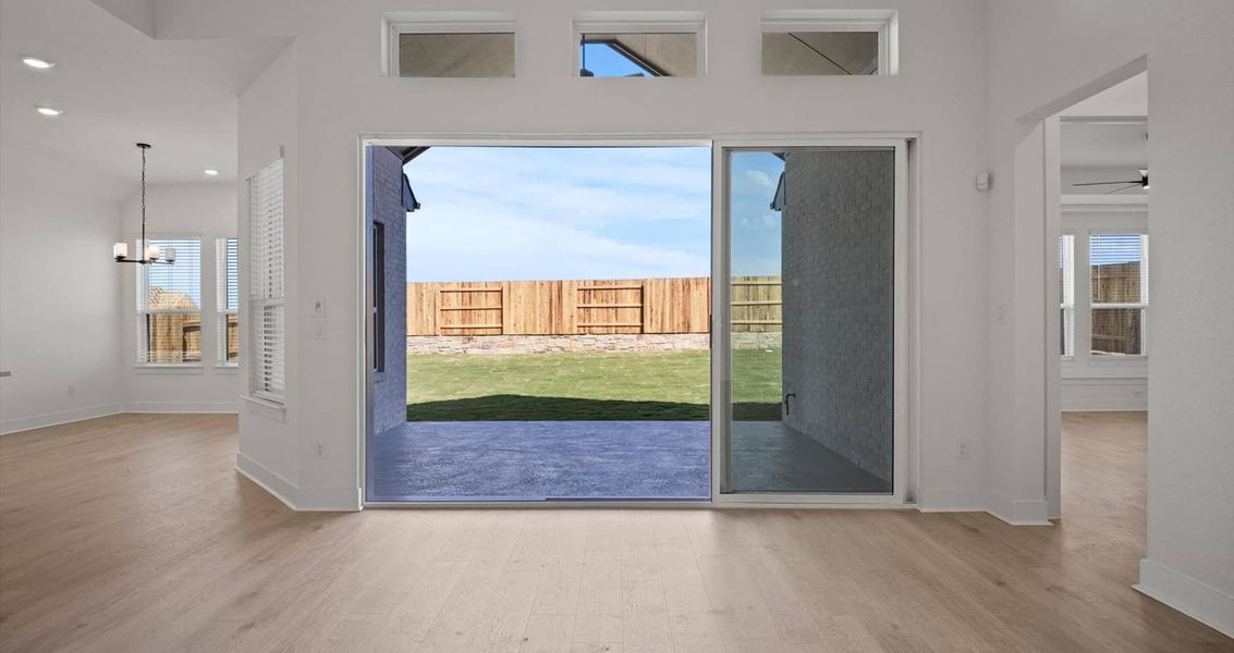 Spacious, unfurnished interior of a new home in Village at Three Oaks, Seguin (Image 13).