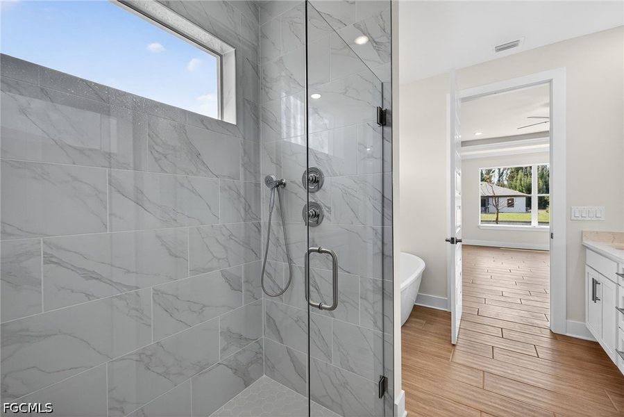 Furnished interior view inside a new home in Cape Coral, Cape Coral (Image 9).