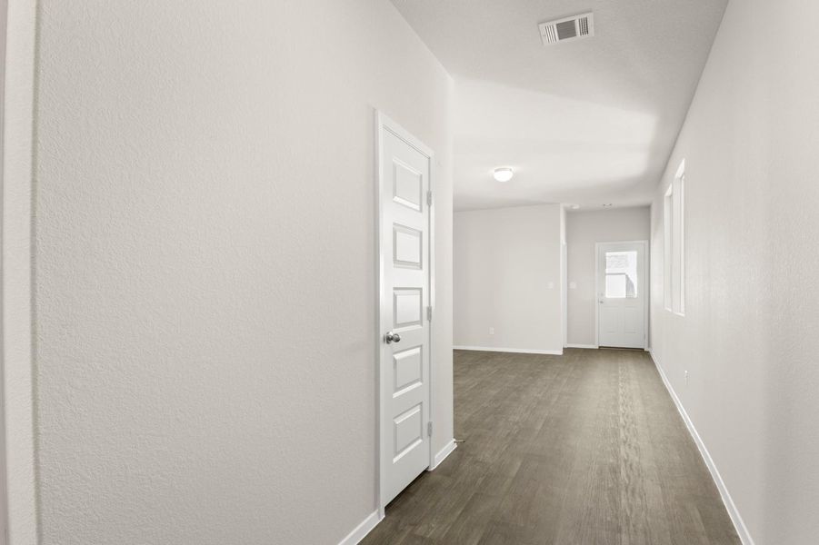 Spacious, unfurnished interior of a new home in Harvest Ridge, Elgin (Image 15).