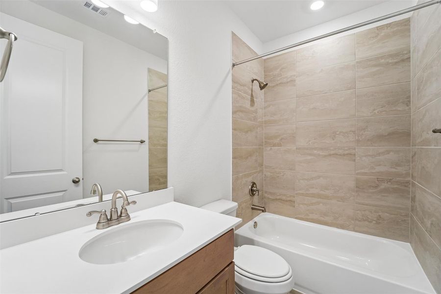 Furnished interior view inside a new home in Evergreen 55', Conroe (Image 11). Furnished interior view inside a new home in Evergreen 55', Conroe (Image 11).