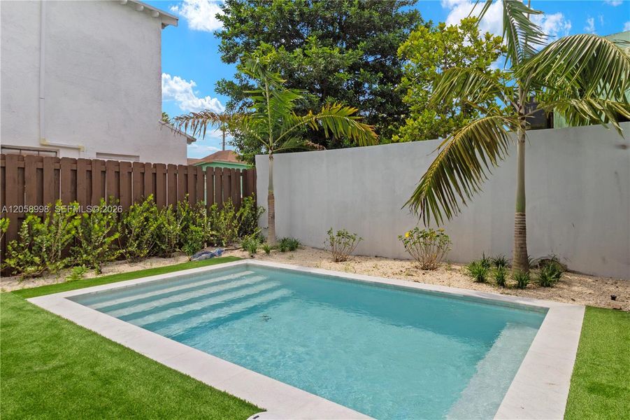 Exterior details and patio area of a home in , Miami (Image 12).