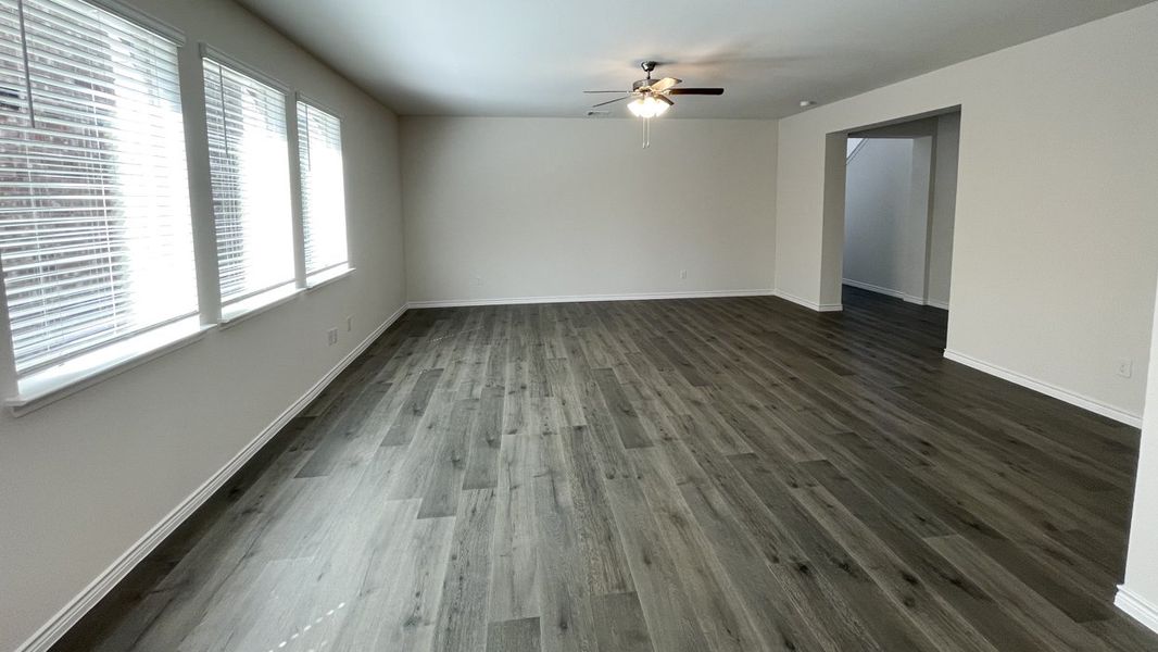 Spacious, unfurnished interior of a new home in Bel Air Village, Sherman (Image 7).