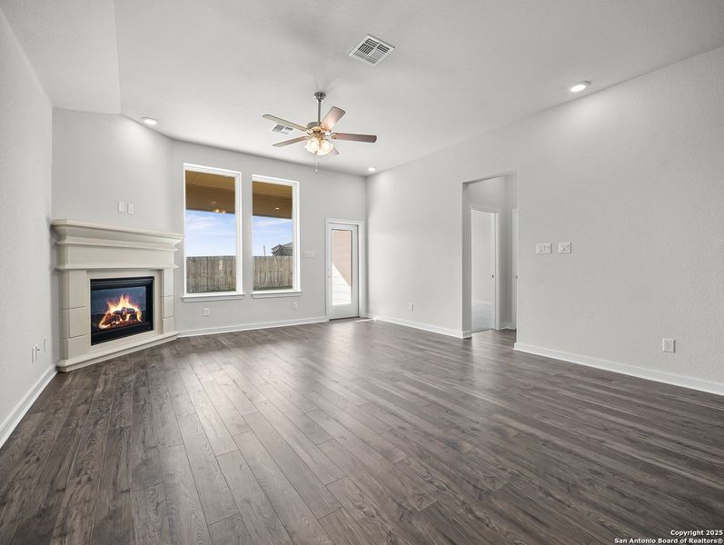 Spacious, unfurnished interior of a new home in Morgan Meadows, San Antonio (Image 17). Spacious, unfurnished interior of a new home in Morgan Meadows, San Antonio (Image 17).